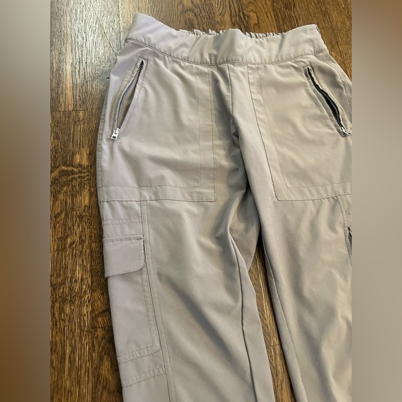 Athleta Women’s cargo leggings, size 4 - Picture 3 of 6